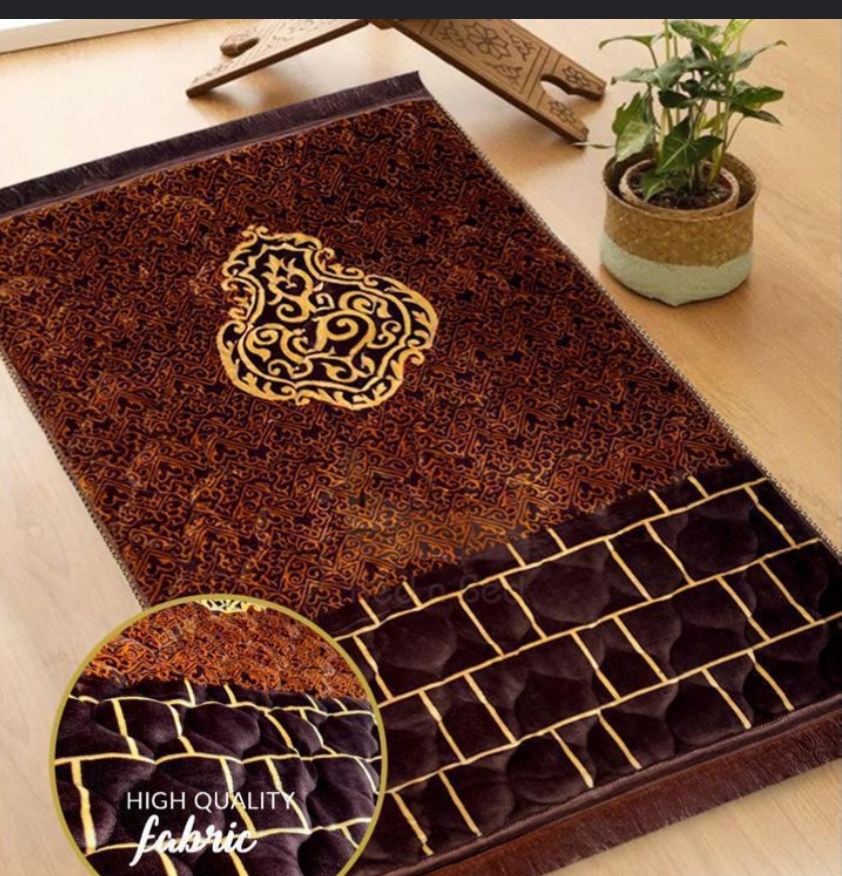 Brown high-quality quilted prayer mat with gold motif